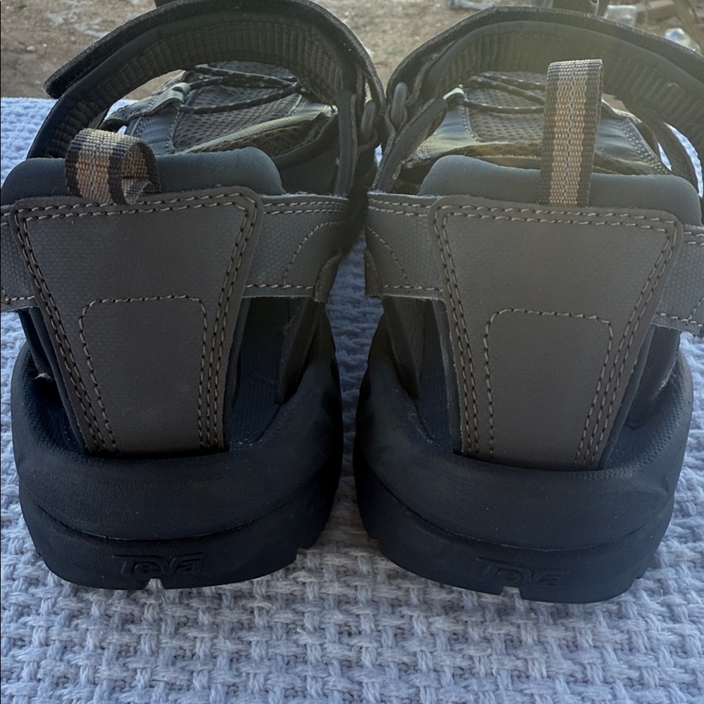 Teva Men’s 9 Dark Gray Sandals hiking sandals - Picture 5 of 9